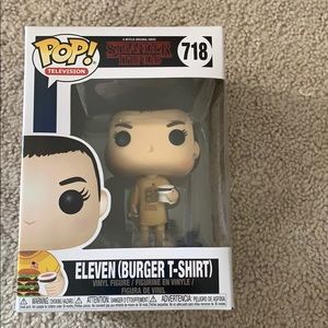 Stranger things eleven (burger tshirt) vinyl figur